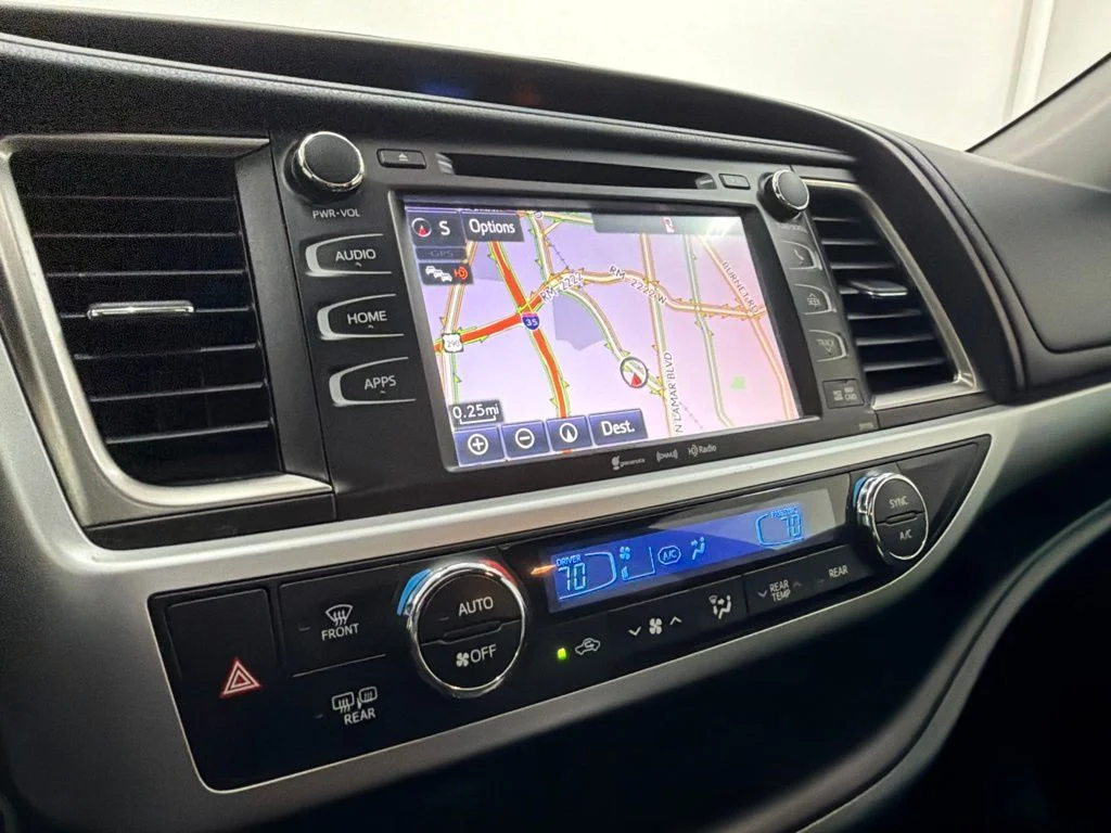 Used 2016 Gray Toyota XLE V6 image 7