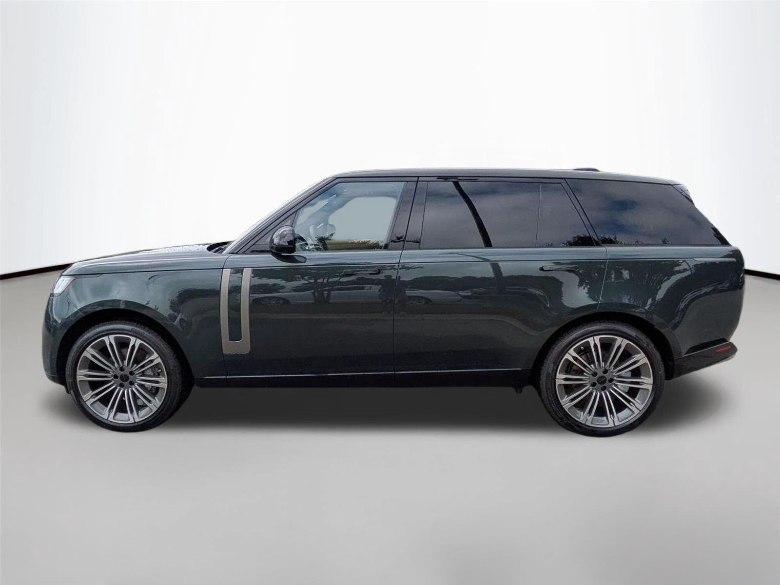 New 2026 Belgravia Green Land Rover SE image 8