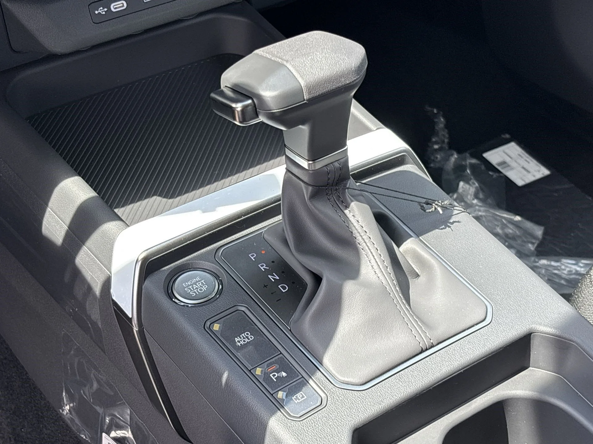 New 2027 Snow White Pearl Kia LX image 19
