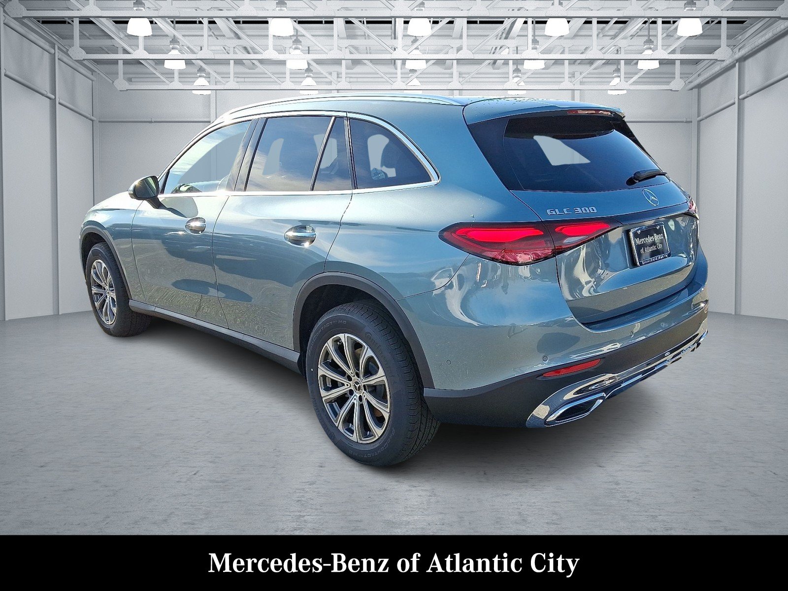 New 2026 Verde Silver Metallic Mercedes-Benz GLC 300 image 3