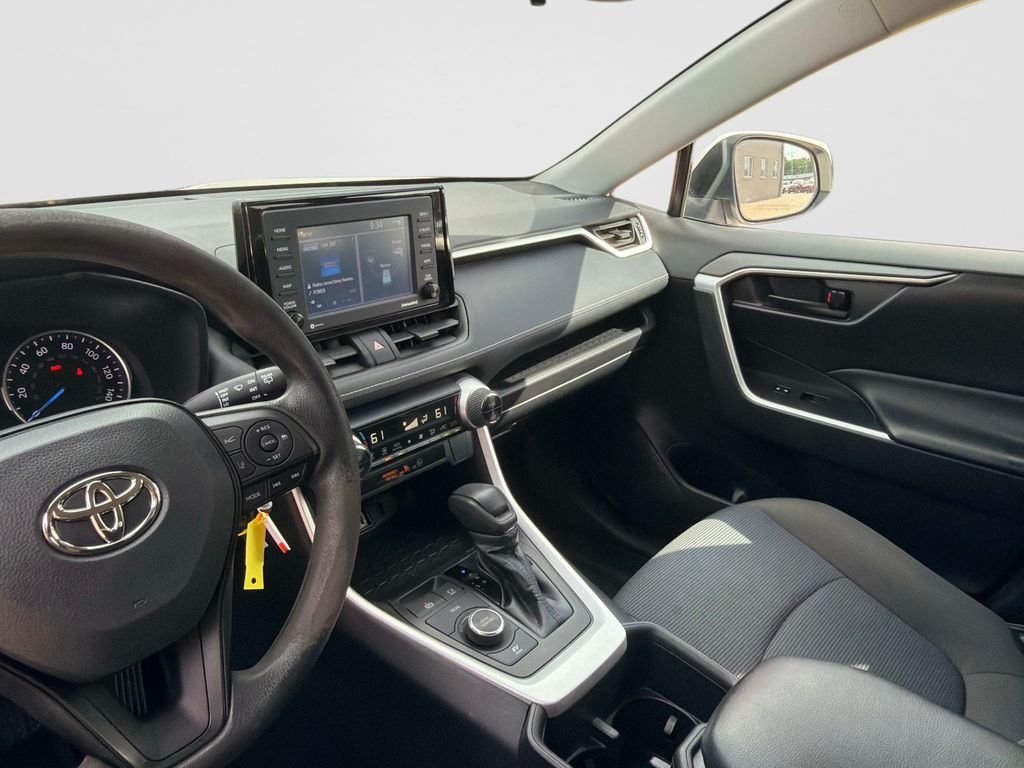 Used 2022 White Toyota LE image 27