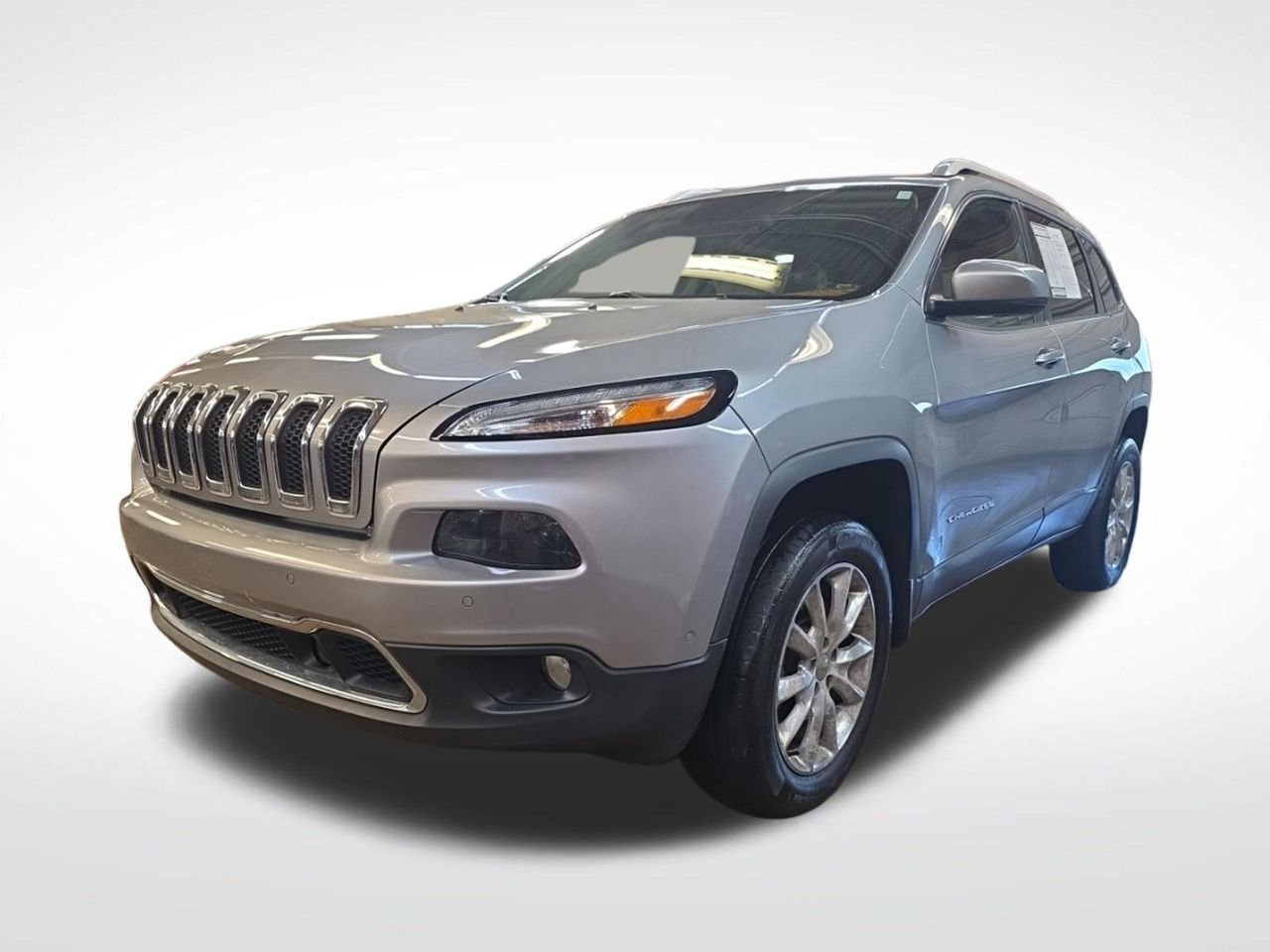 Used 2015 Silver Jeep Limited image 3
