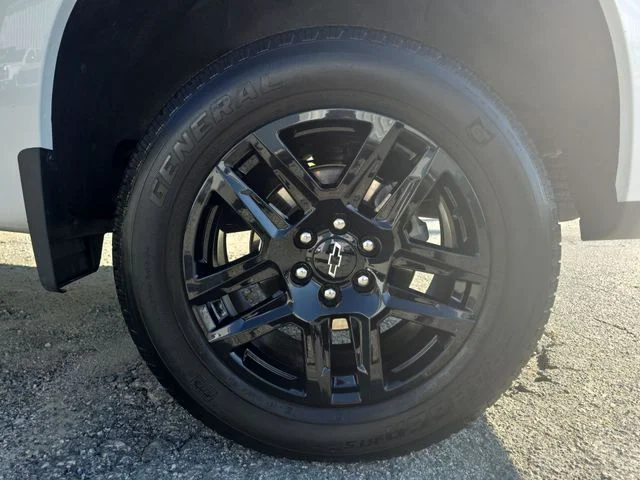 Used 2025 White Chevrolet Custom image 34