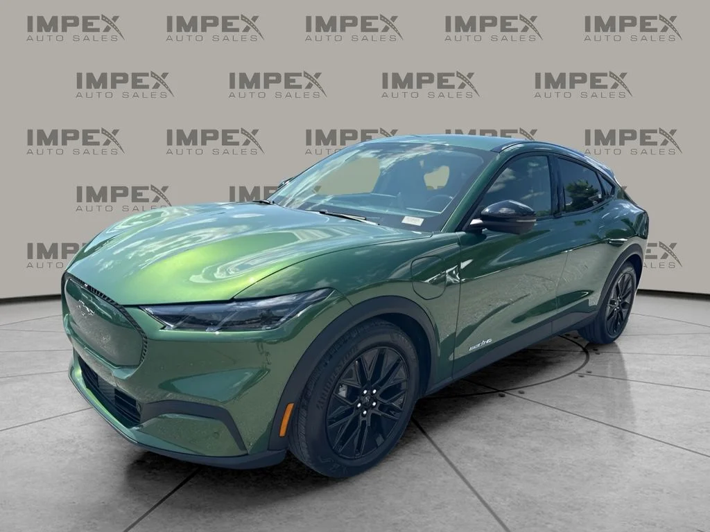 Used 2025 Green Ford Select image 1