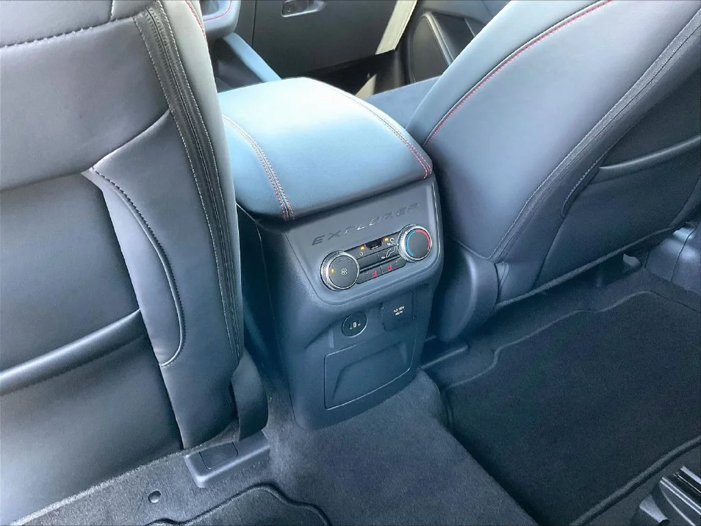 New 2027 Agate Black Metallic Ford ST image 18