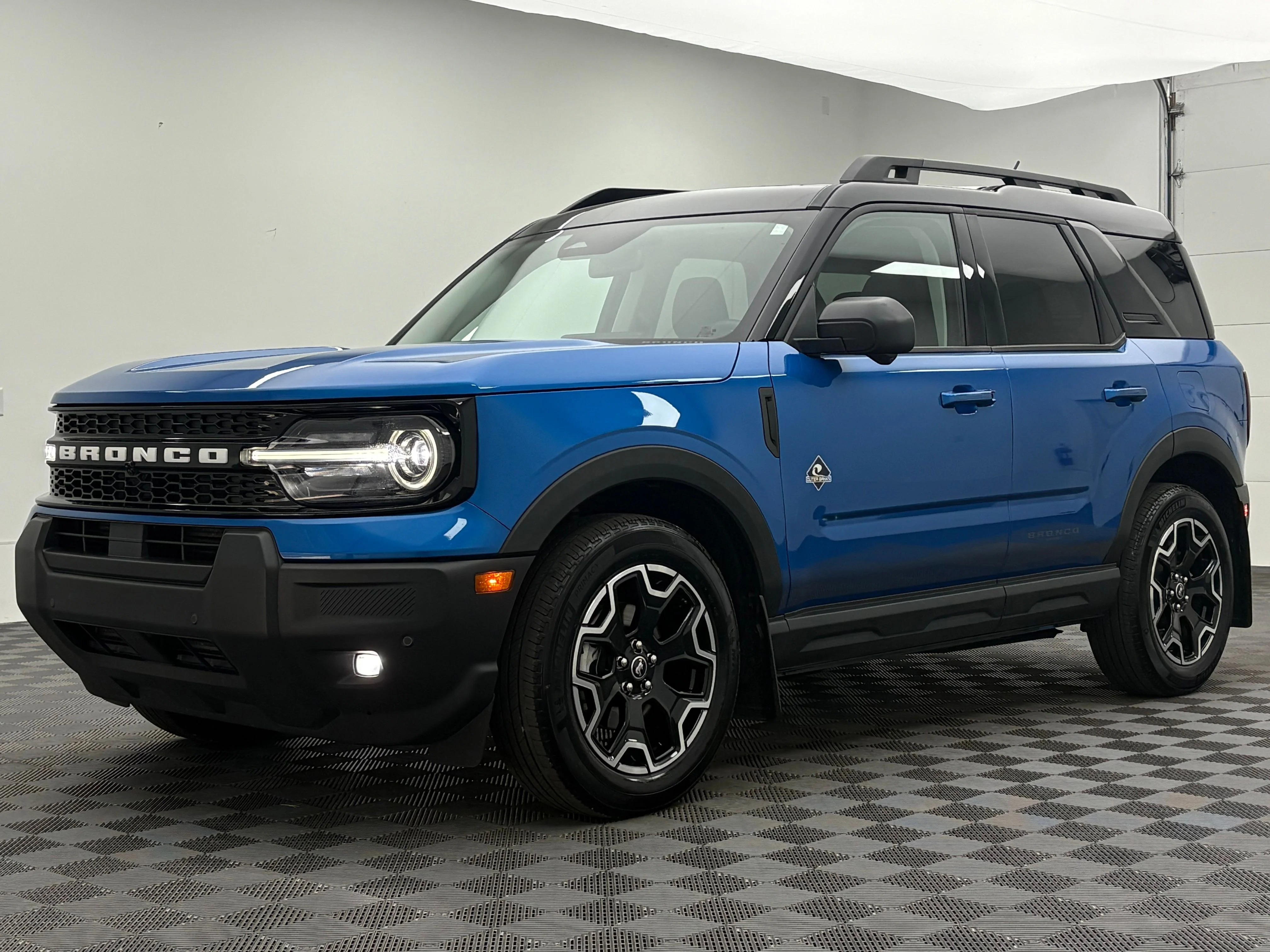 Used 2025 Blue Metallic Ford Outer Banks image 2