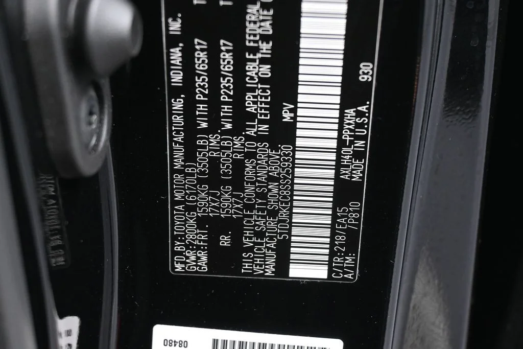 Used 2025 Midnight Black Metallic Toyota XLE image 17