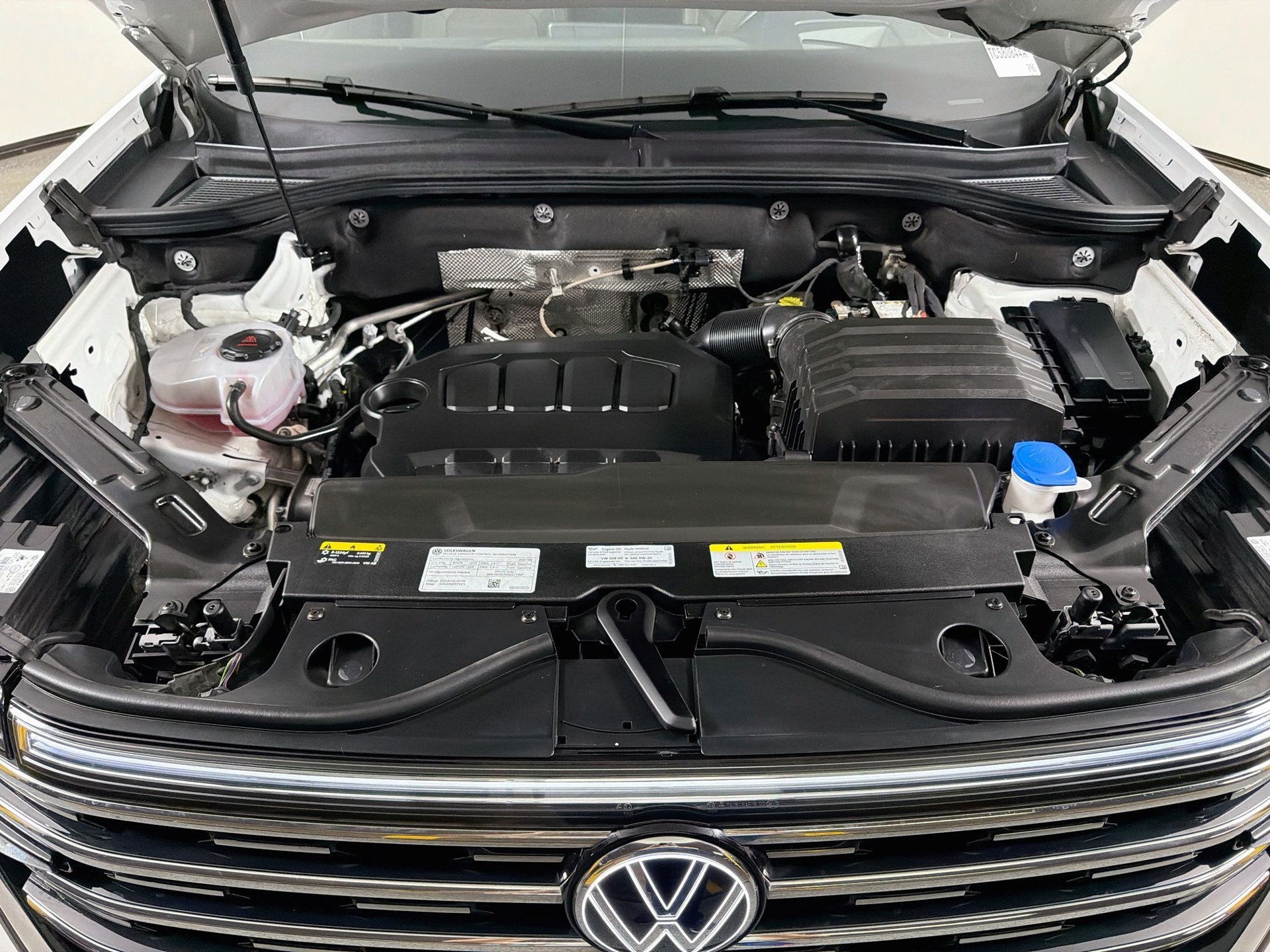 Certified Used 2025 White Volkswagen 2.0T SEL image 32