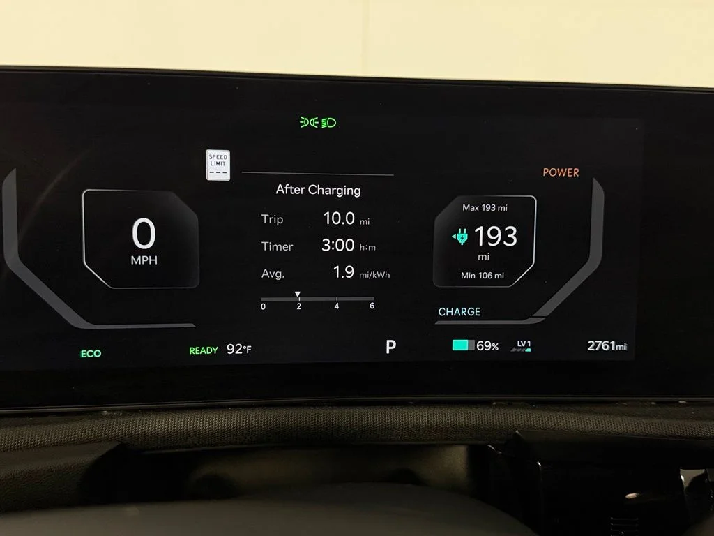 Certified Used 2025  Kia Light image 15