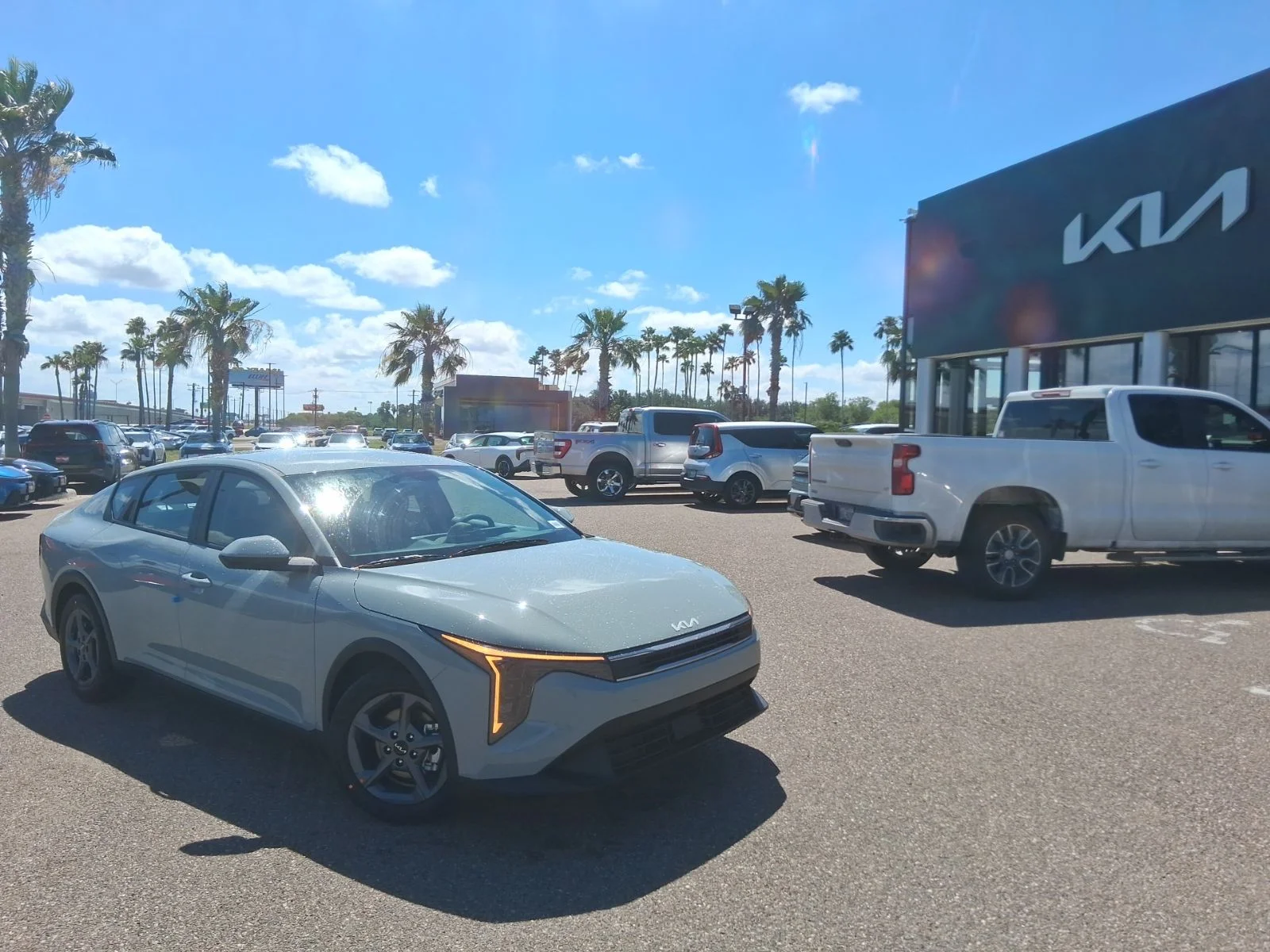 2026 Kia K4 LXS AT's photo