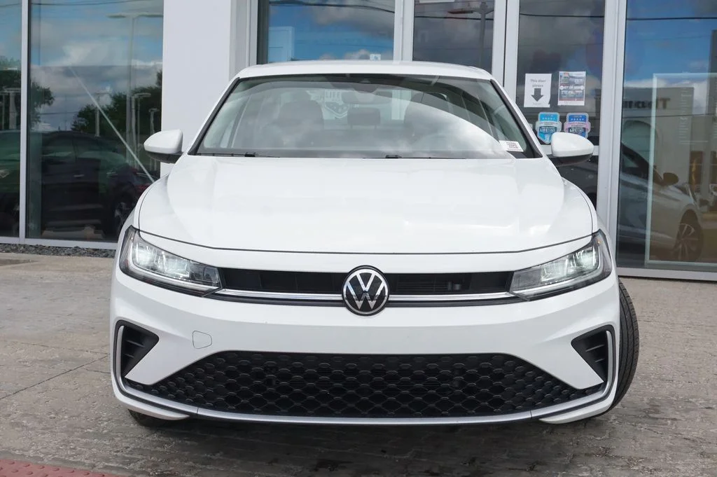 Certified Used 2025 White Volkswagen 1.5T S image 5