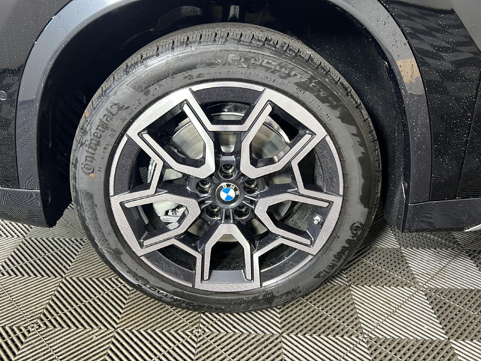 New 2027 Jet Black BMW xDrive28i image 11