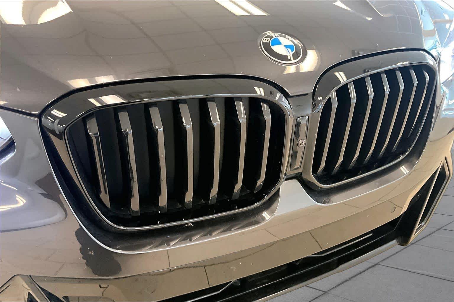 Used 2024 Dark Graphite Metallic BMW sDrive30i image 28