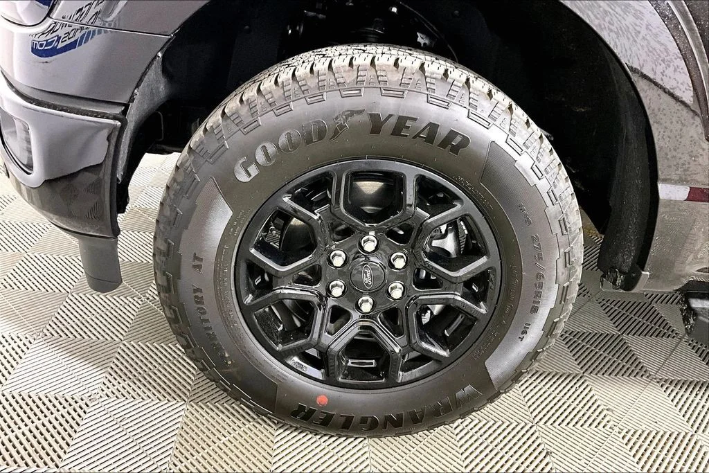 New 2026 Agate Black Metallic Ford XLT image 11