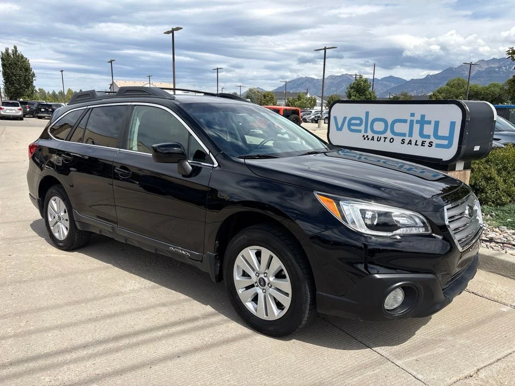 Used 2017 Black Subaru 2.5i Premium image 1