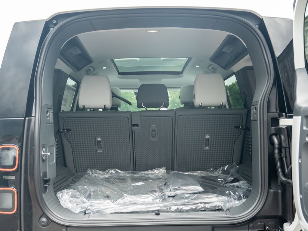 New 2026 Fuji White Land Rover S image 25