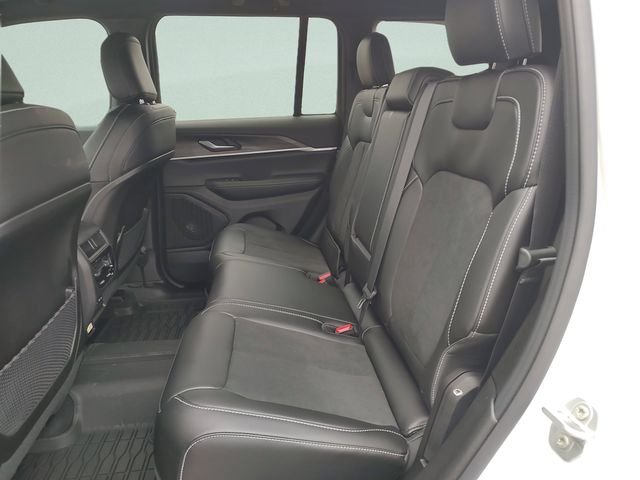 New 2026 Bright White Clear-Coat Exterior Paint Jeep Altitude image 30