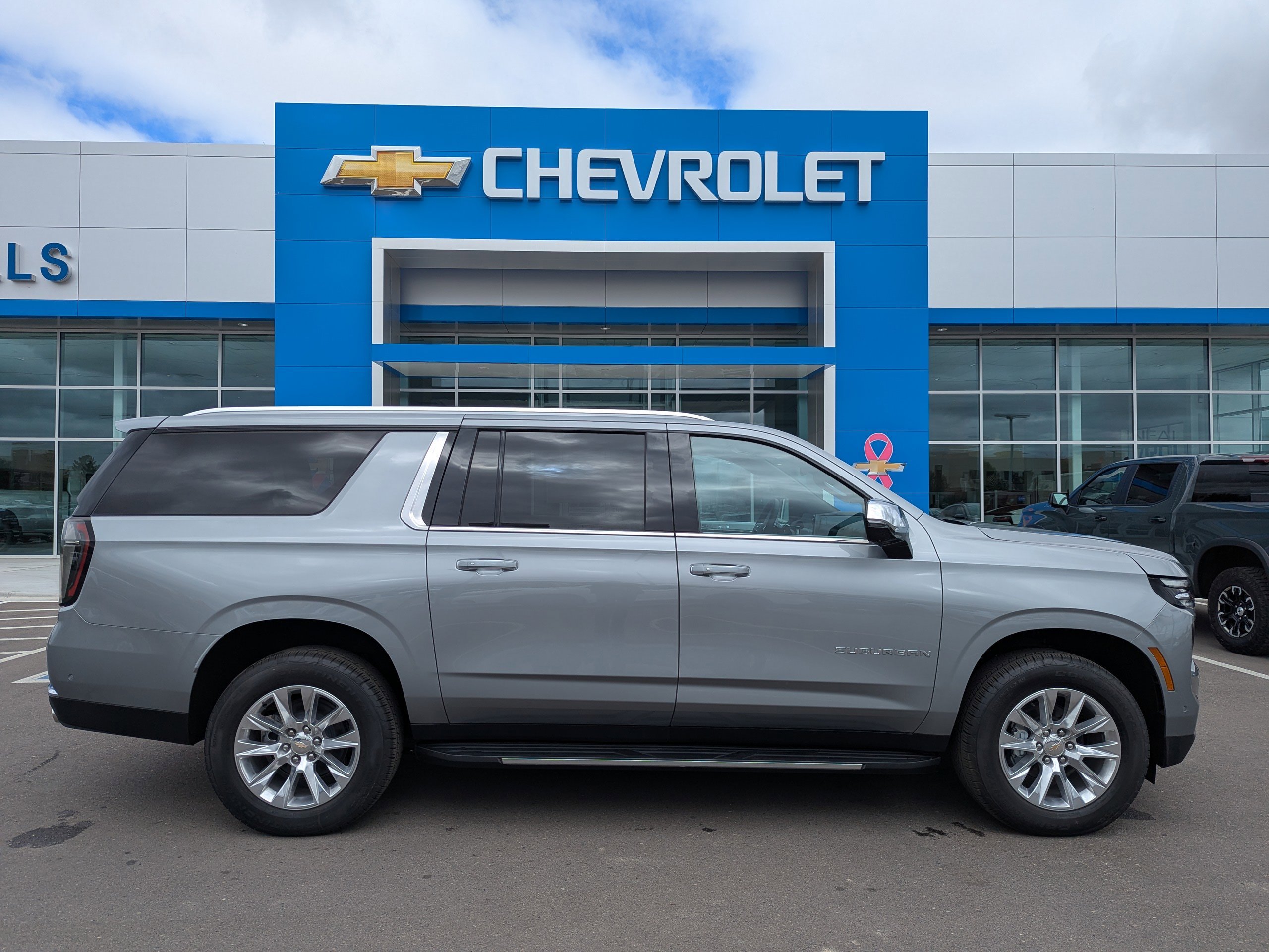 2025 Chevrolet Suburban Premier - Photo 40