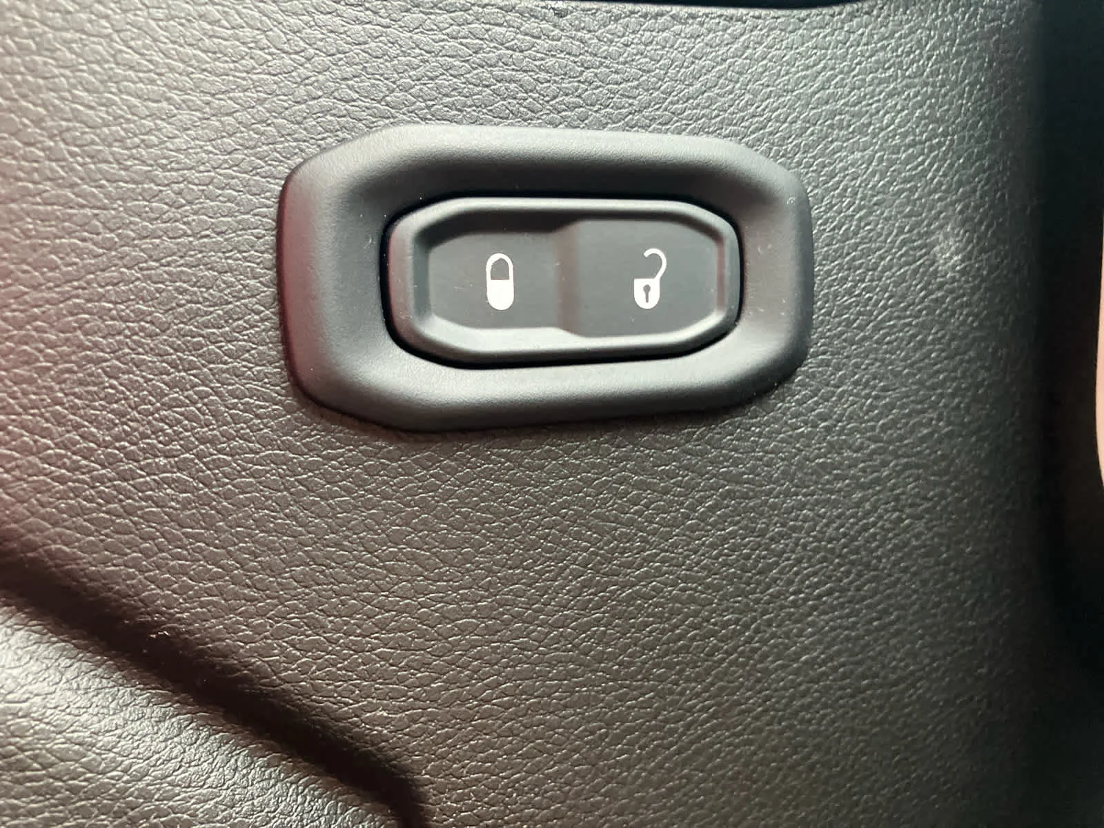 Used 2023 Bright White Clearcoat Jeep Sport S image 13
