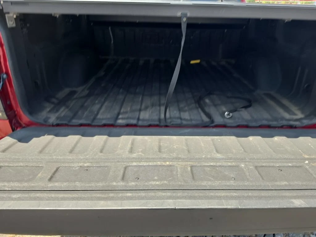 Used 2018 RED QUARTZ TINTCOAT GMC SLT image 9