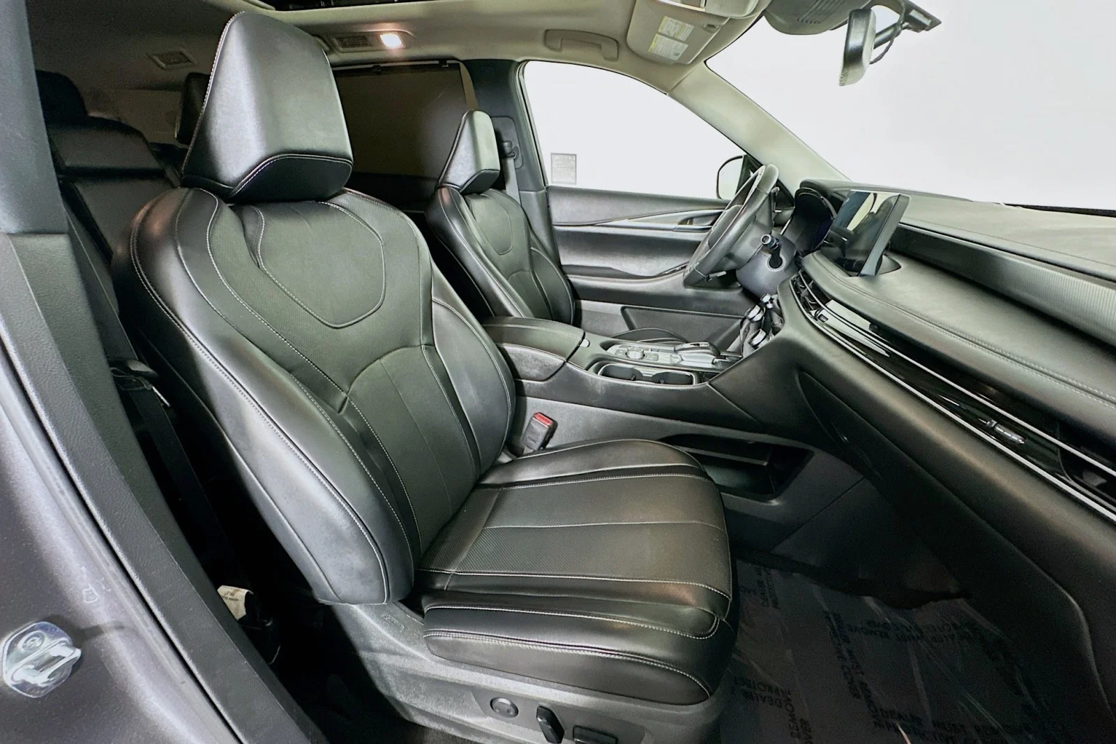 Used 2022 Graphite Shadow INFINITI LUXE image 8