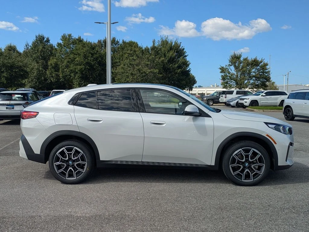 Used 2025 White BMW xDrive28i image 6