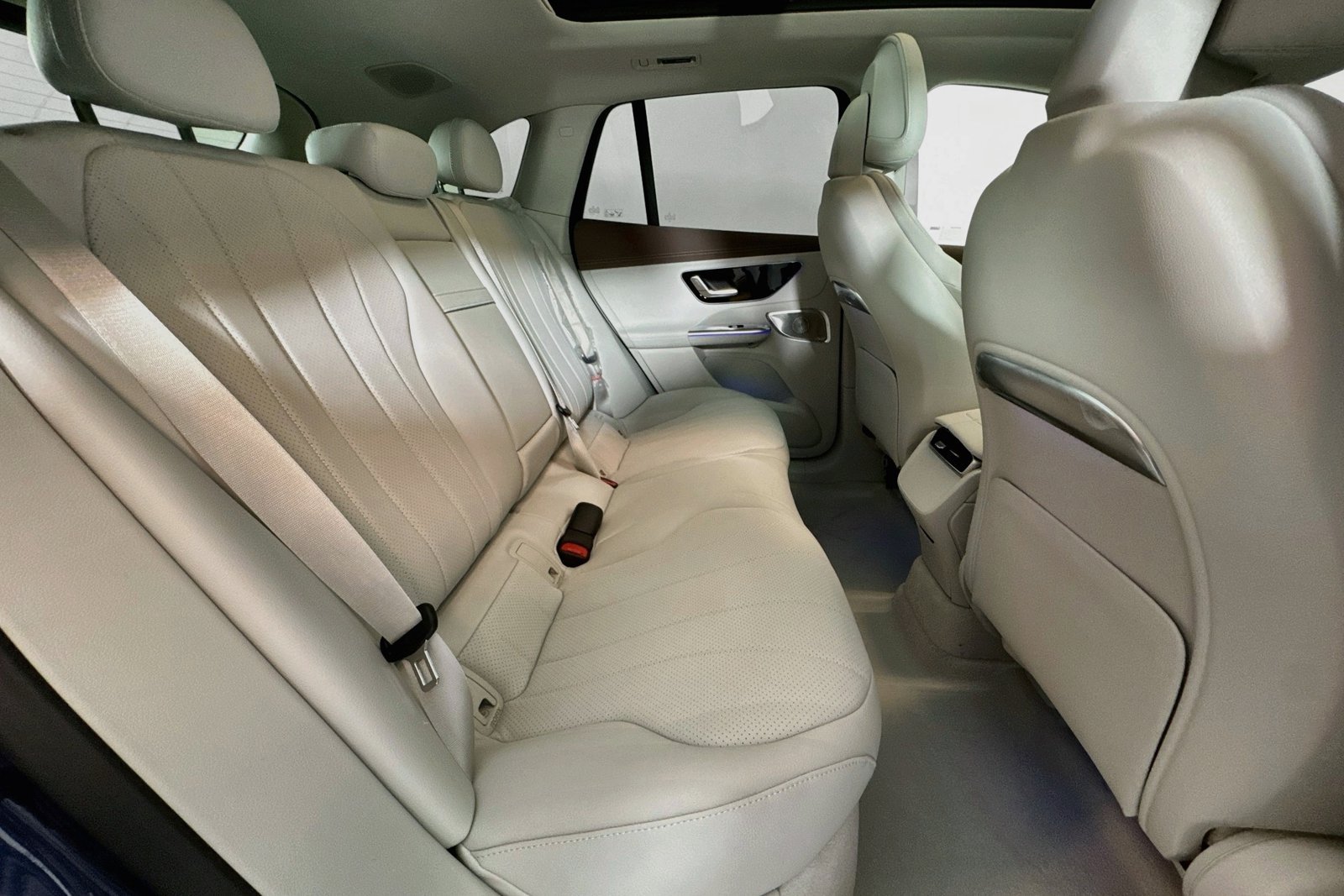 New 2026 Twilight Blue Metallic Mercedes-Benz EQE 320+ image 25
