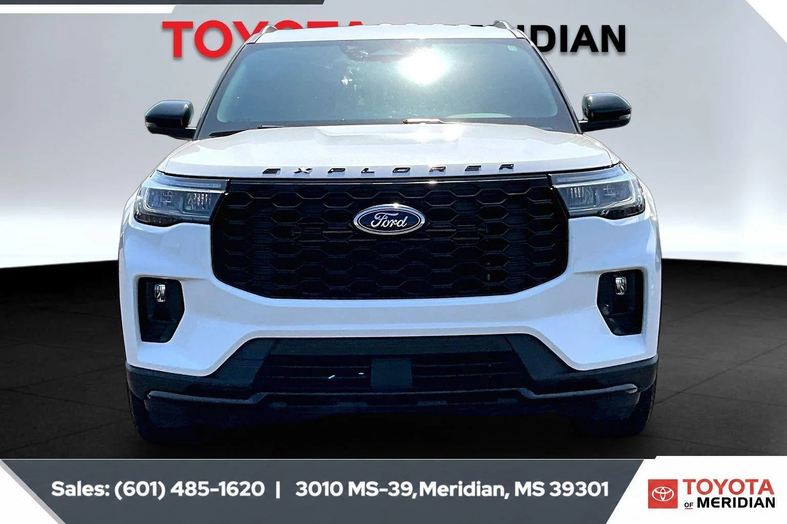 Used 2025 Star White Metallic Tri-Coat Ford ST-Line image 3