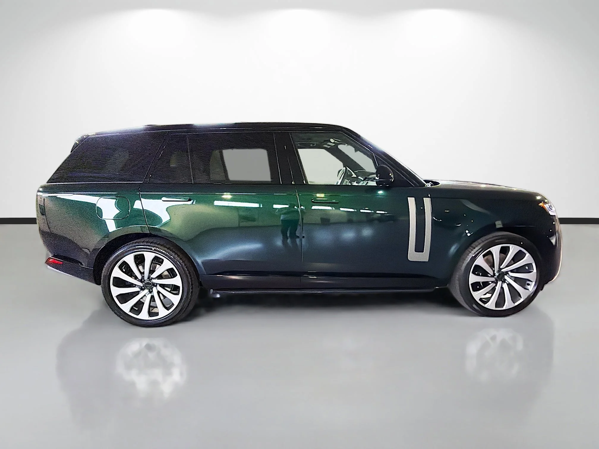 New 2026 British Racing Green LAND ROVER SE LWB 7-Seats / V8 image 6