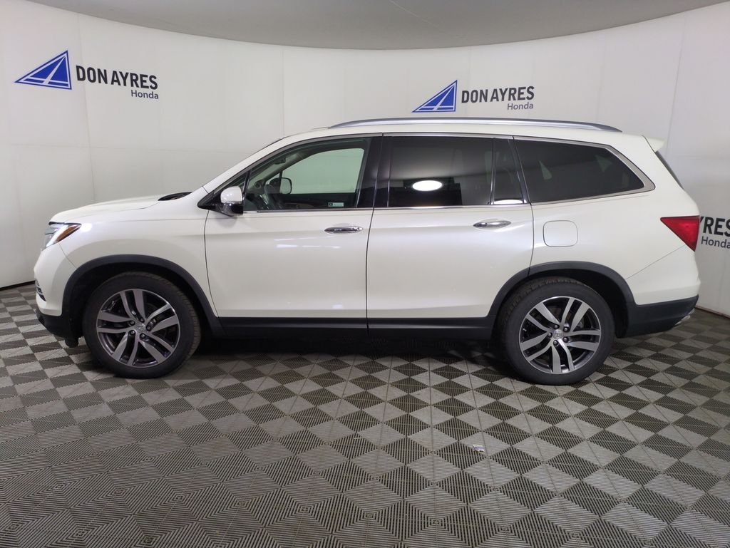 Used 2017 White Diamond Pearl Honda Touring image 2