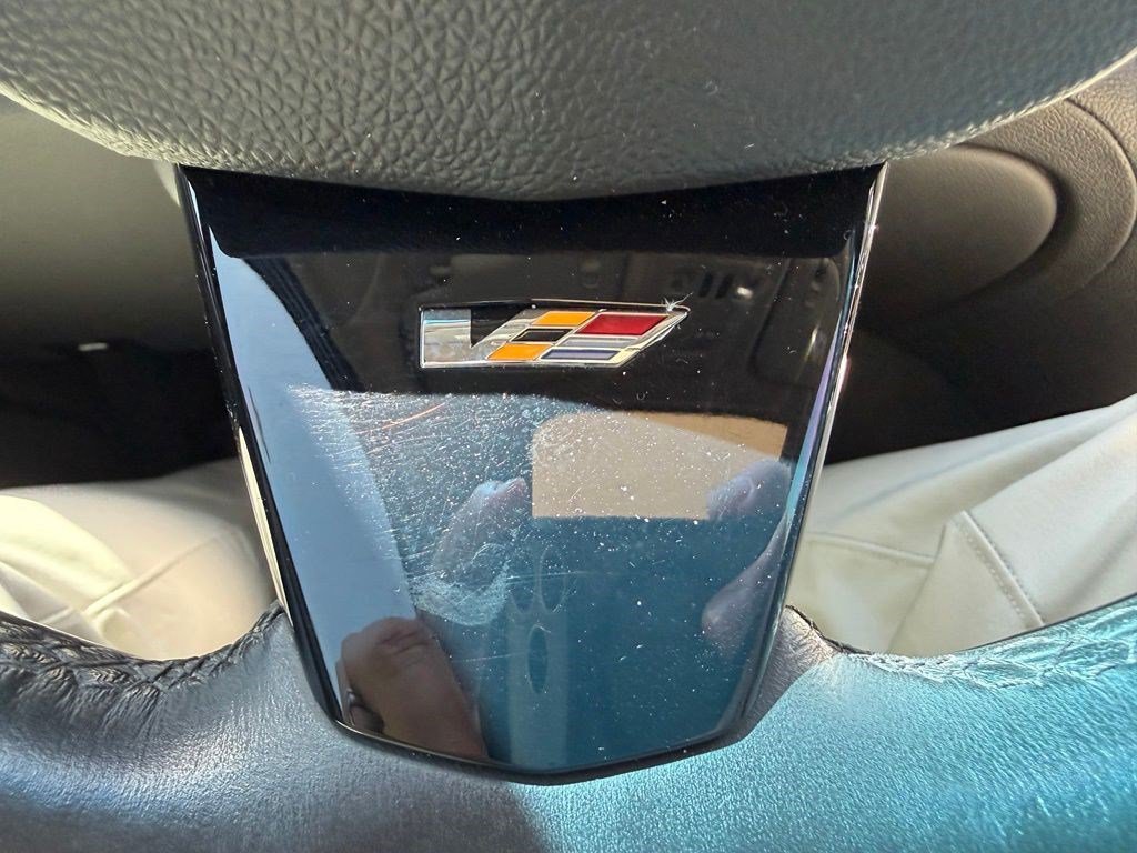 Used 2014 RADIANT SILVER METALLIC Cadillac Base image 10