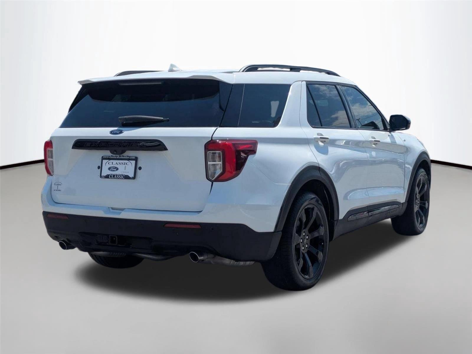 Used 2023 Star White Metallic Tri-Coat Ford ST-Line image 5
