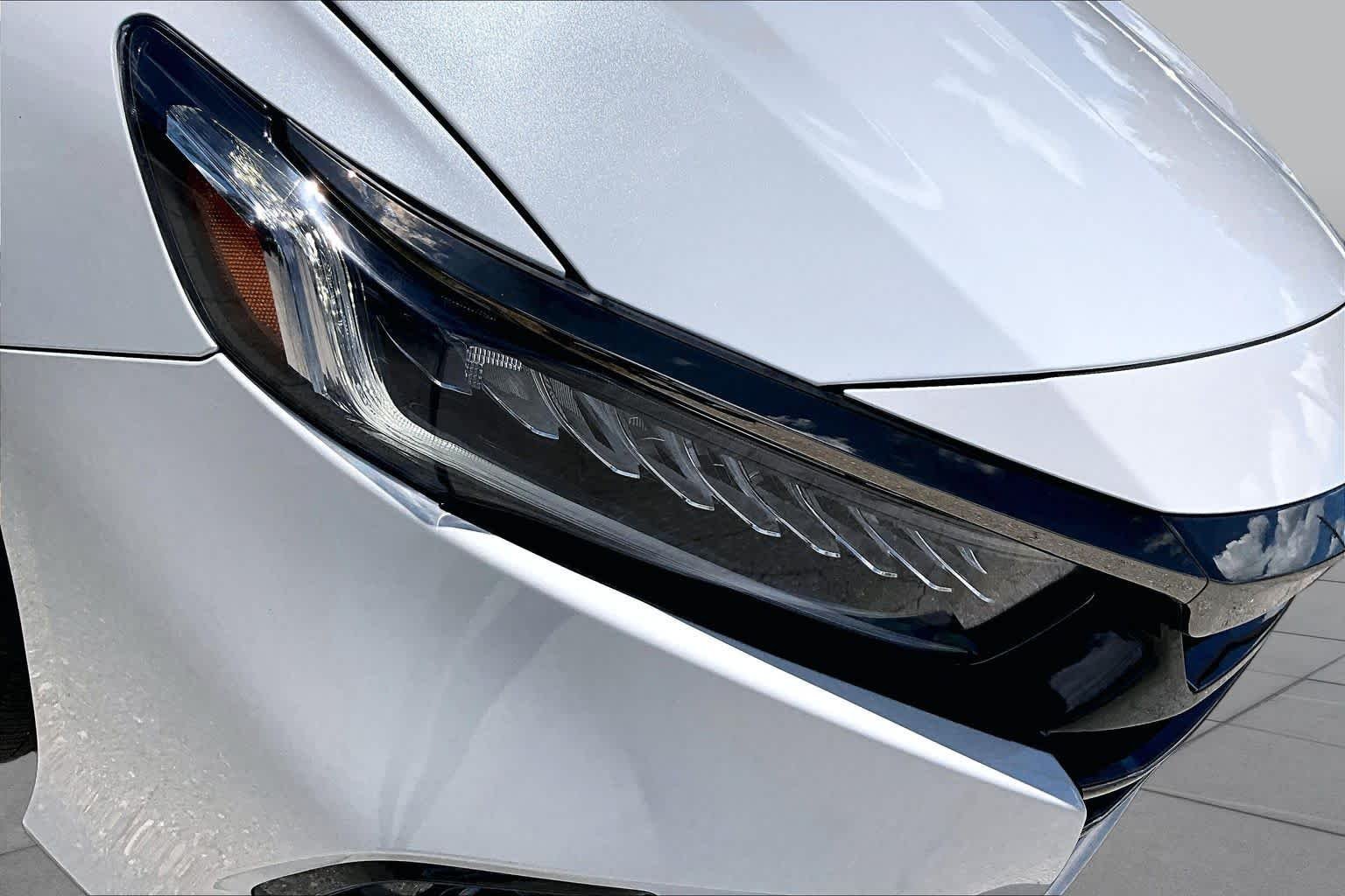 Used 2022 Platinum White Pearl Honda Sport SE image 28