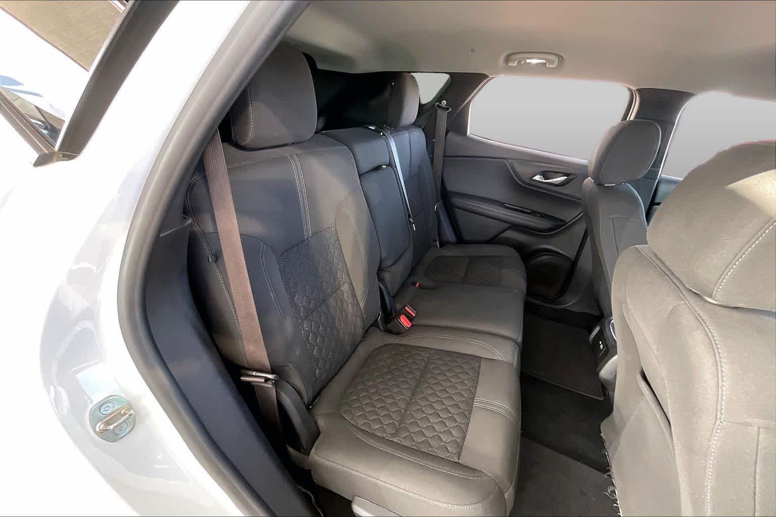 Used 2021 SUMMIT WHITE Chevrolet LT image 18