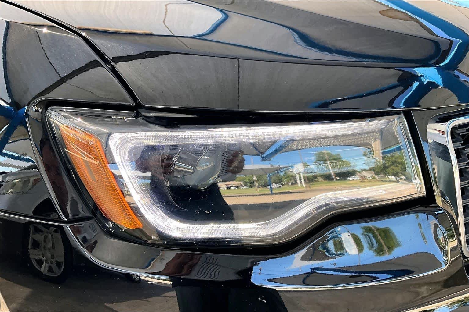 Used 2020 Diamond Black Crystal Pearlcoat Jeep North image 28