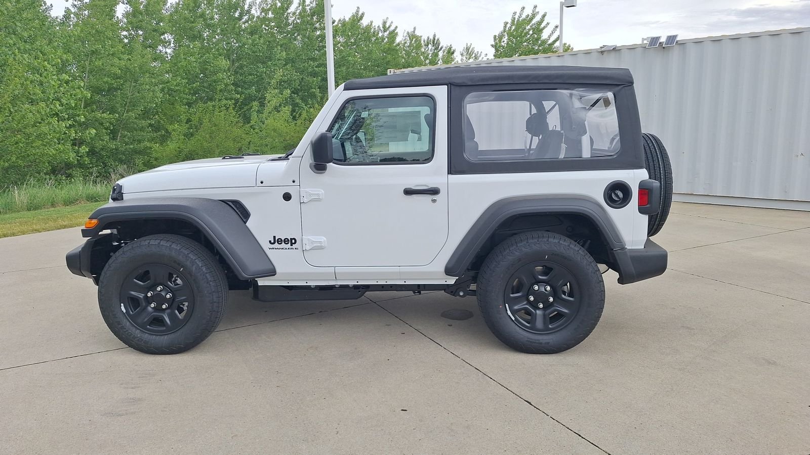 New 2026 Bright White Clear-Coat Exterior Paint Jeep Sport image 7