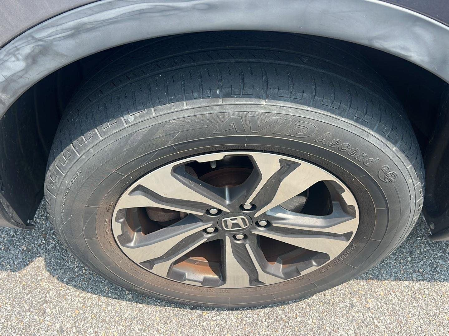 Used 2017 Lunar Silver Metallic Honda LX image 7