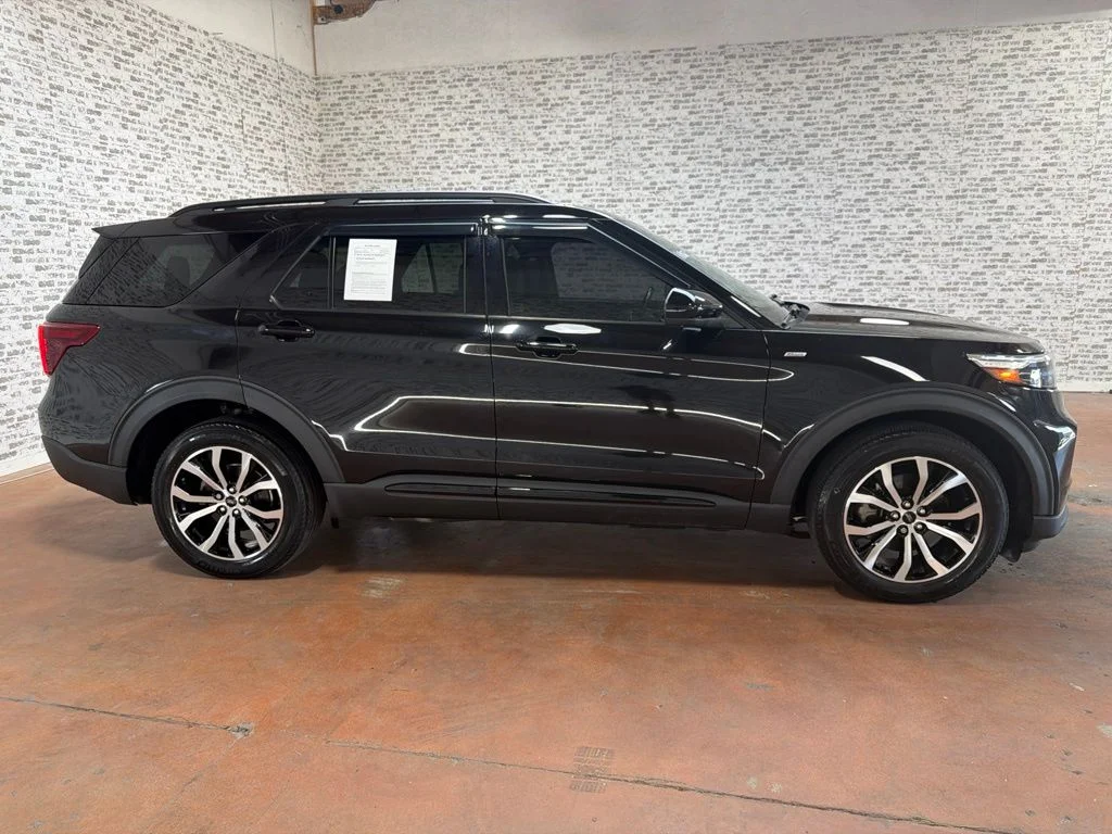 Used 2022 Agate Black Metallic Ford ST-Line image 8
