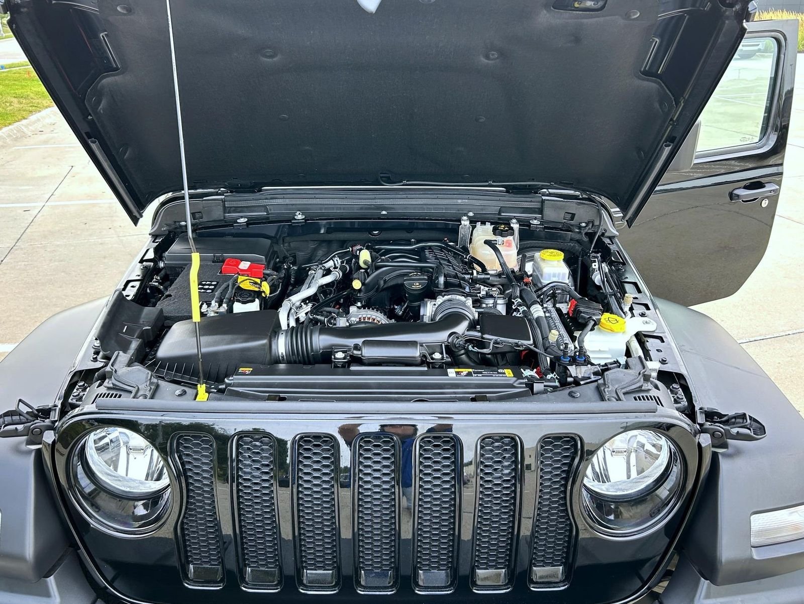 Used 2022 Black Jeep Unlimited Sport Altitude image 24