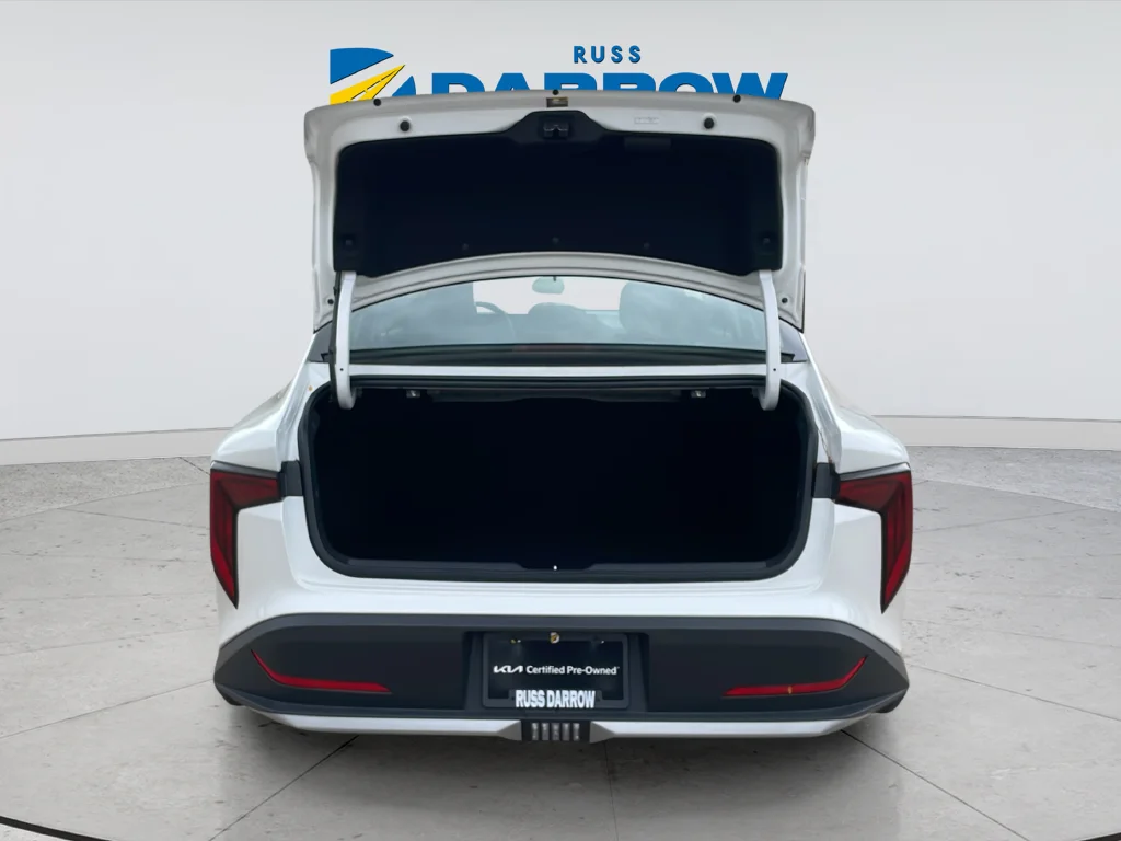 Used 2025 White Kia LXS image 31