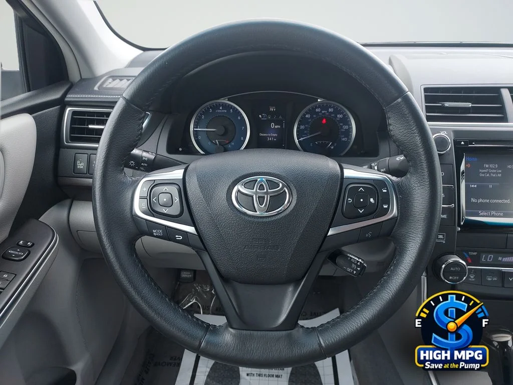 Used 2017 Silver Toyota XLE image 20