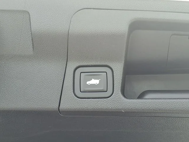 Used 2019 White GMC SLT-2 image 17