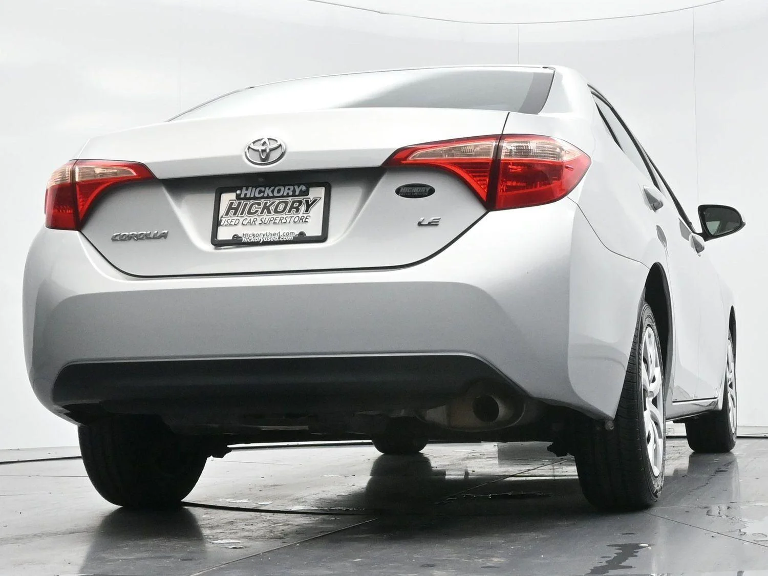 Used 2019 Classic Silver Metallic Toyota LE image 39