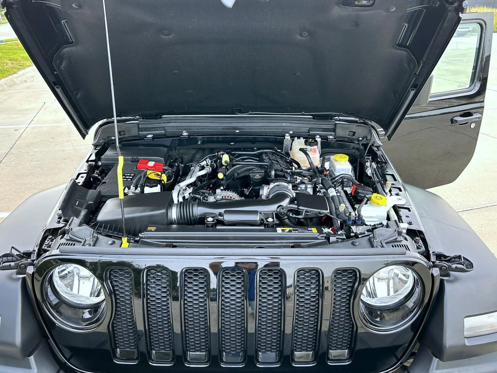 Used 2022 Black Jeep Unlimited Sport Altitude image 24