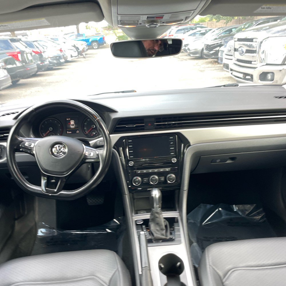 Used 2020 Pure White Volkswagen 2.0T SE image 9