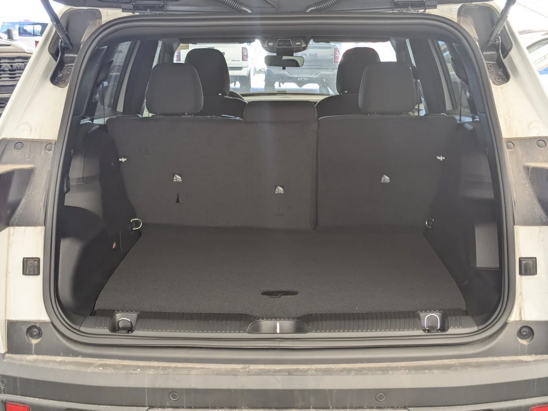 New 2026 White Jeep Laredo - - 4x4 - Pkg 23F - Compact Spare - 1.6L Turbo Hybrid - 12.3 Touchscreen & More! image 26
