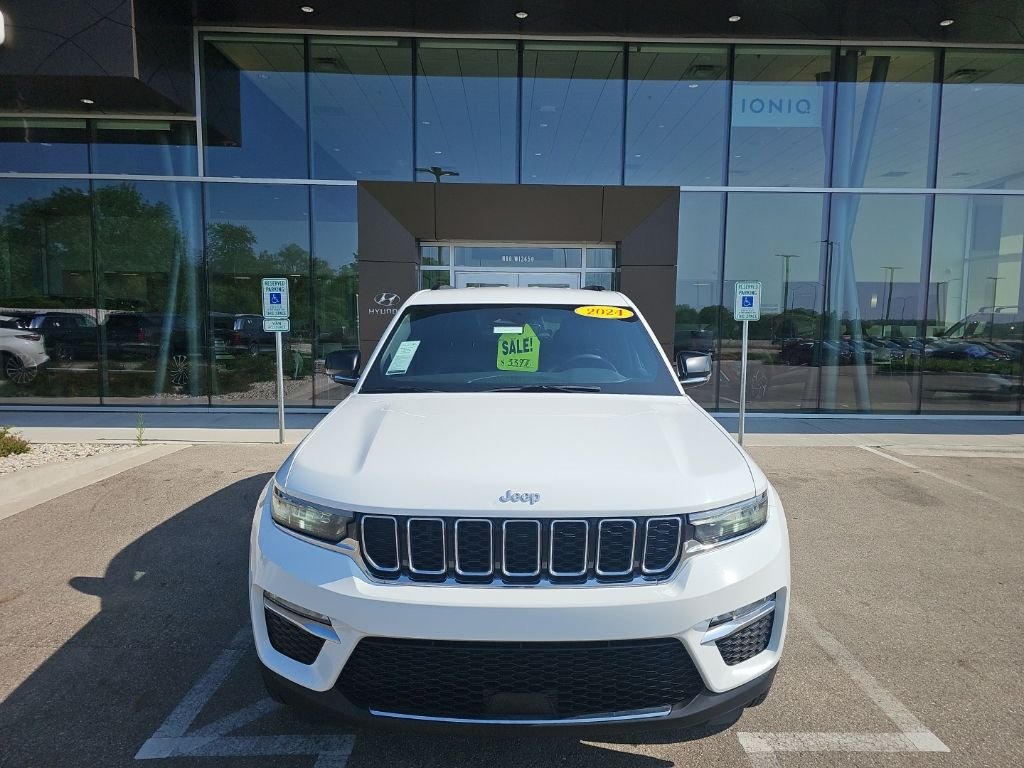 Used 2024 White/off-white Jeep Limited image 8