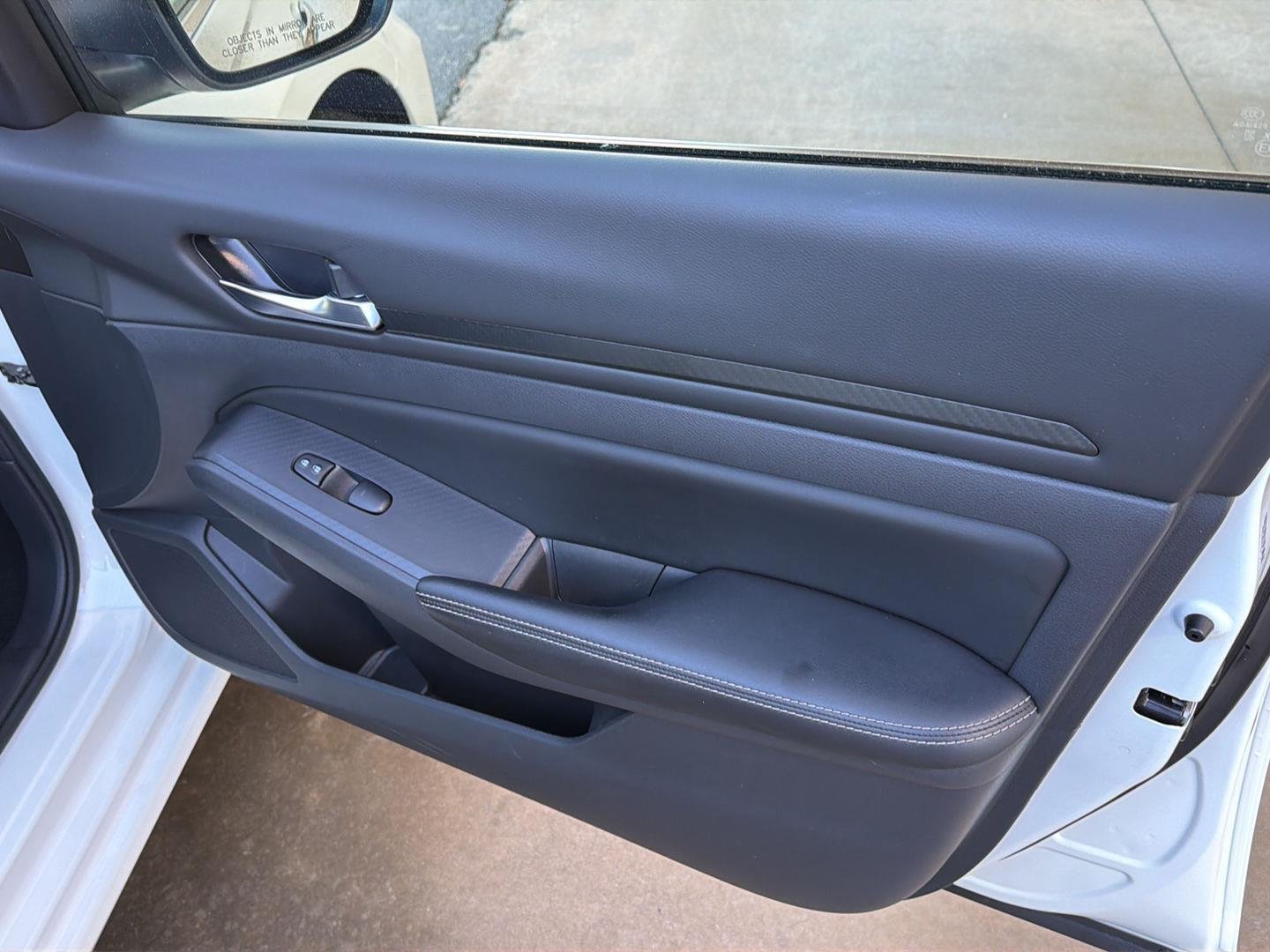 Used 2025 Glacier White Nissan SV image 14