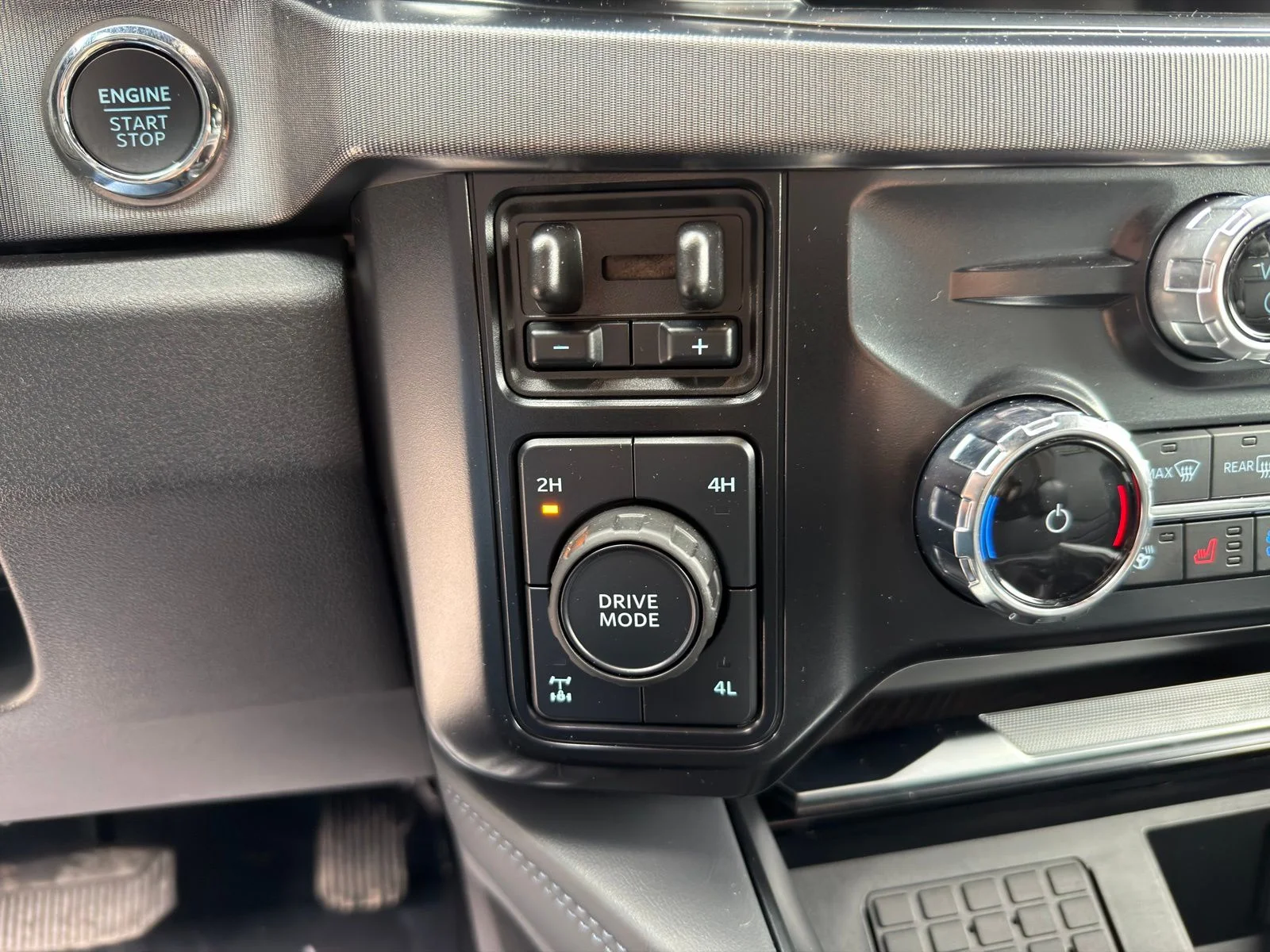 Used 2025 Black Ford Platinum image 24