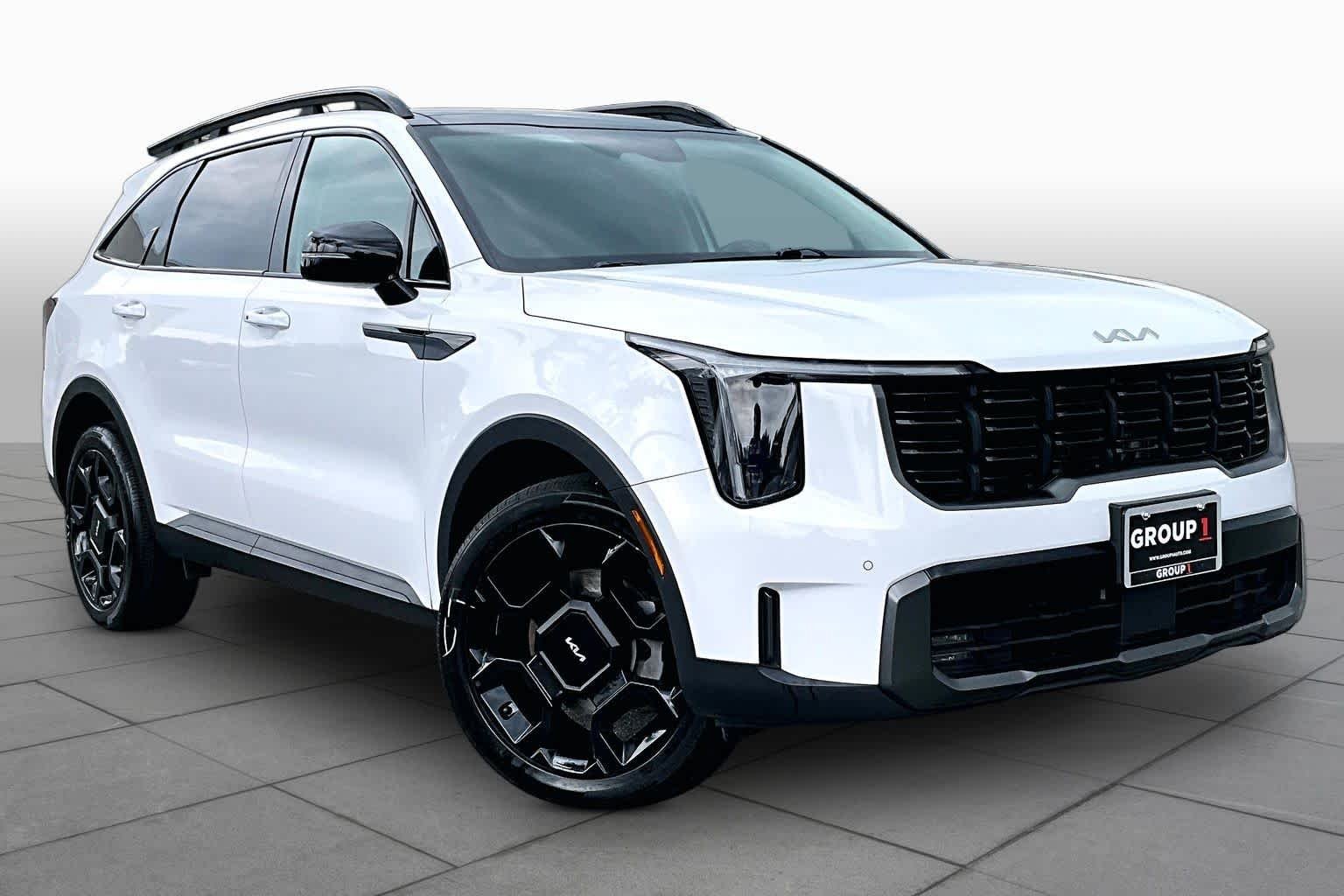 Used 2024 Glacial White Pearl Kia X-Line EX image 3